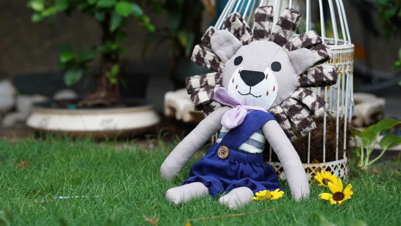 ISAAC - The Blue Lion with Brown Mane