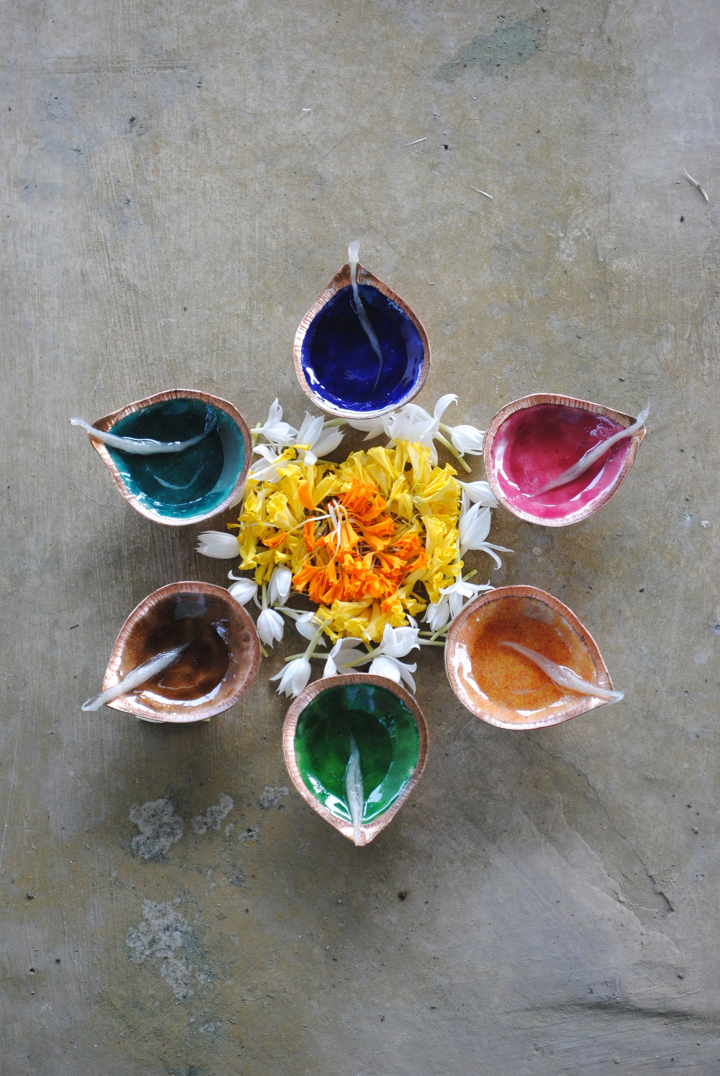 Teardrop Solid Colour Plain Diyas : Set of 6